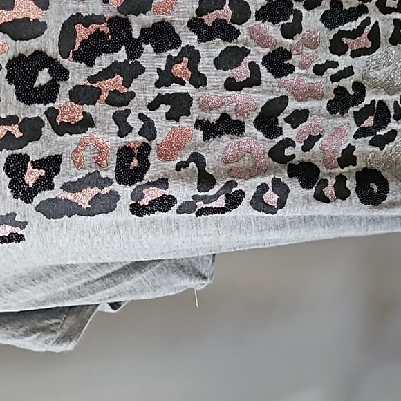 Apt. 9 Gray Short Slee Tee with Rose Gold, Pink, and Silver Ombre Leopard Print - Picture 7 of 12